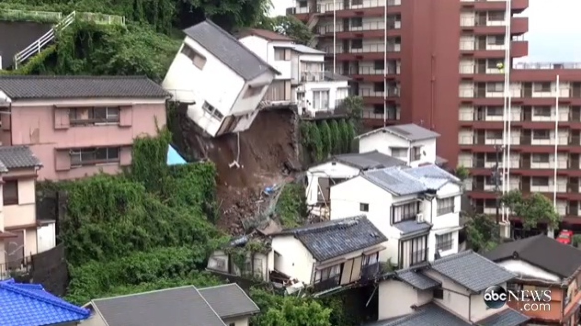 Απίστευτο βίντεο: Σπίτι καταρρέει στο Ναγκασάκι